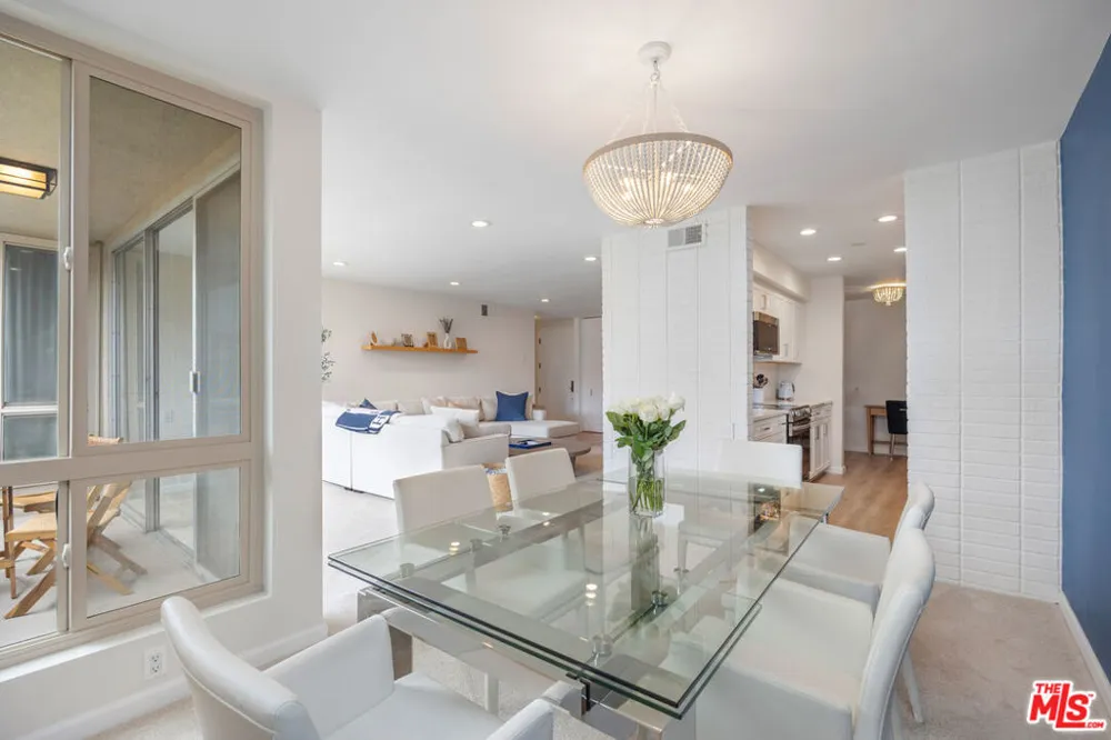 809 S Bundy Drive #205 Los Angeles, CA 90049