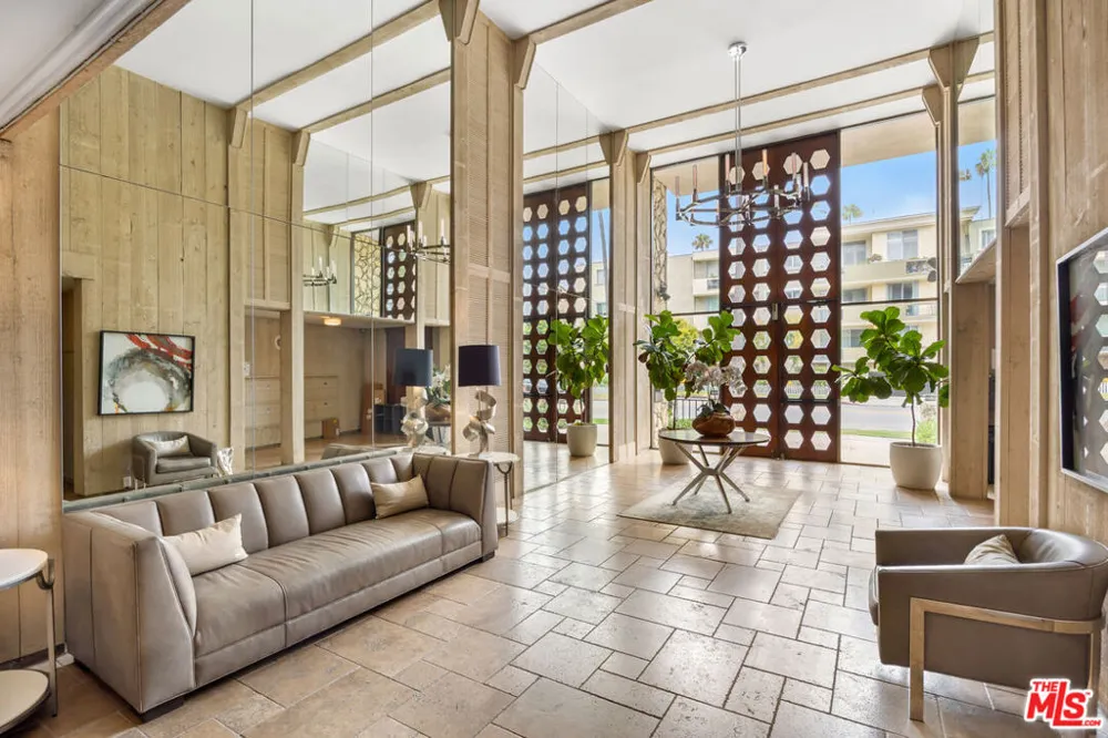 809 S Bundy Drive #205 Los Angeles, CA 90049