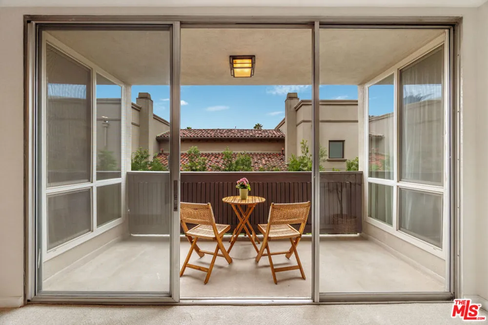 809 S Bundy Drive #205 Los Angeles, CA 90049