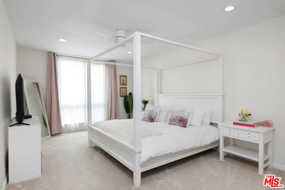809 S Bundy Drive #205 Los Angeles, CA 90049