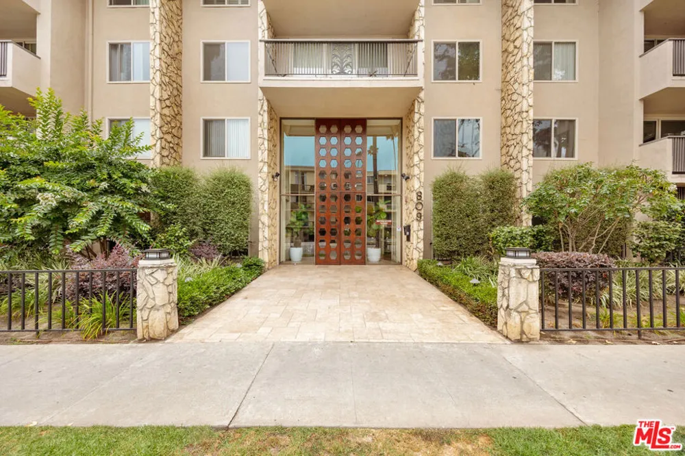 809 S Bundy Drive #205 Los Angeles, CA 90049