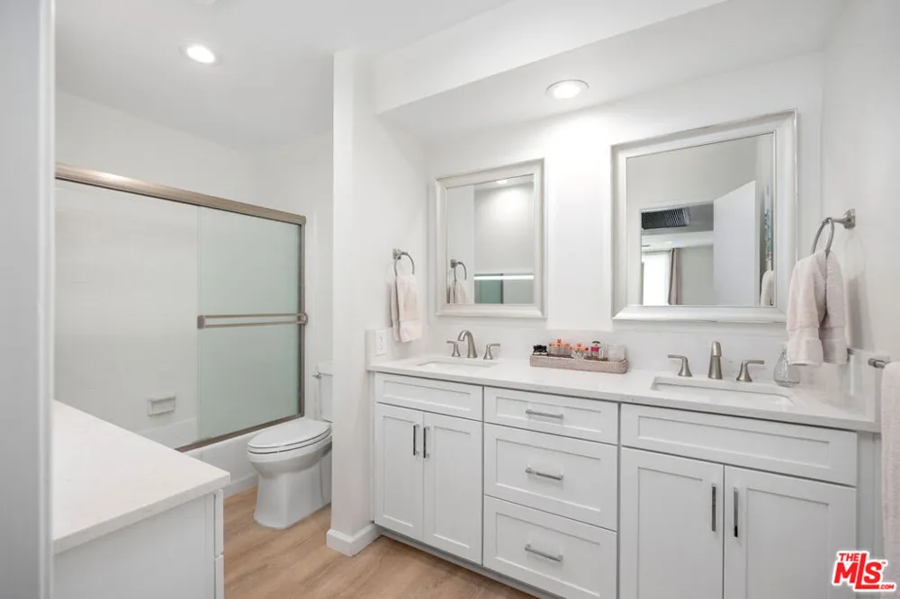809 S Bundy Drive #205 Los Angeles, CA 90049