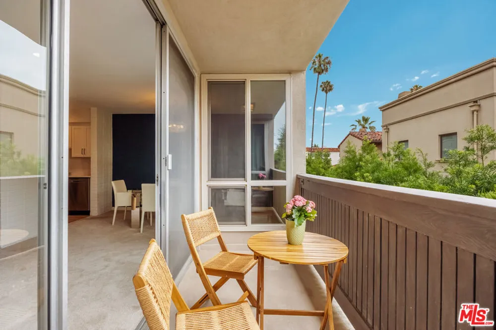 809 S Bundy Drive #205 Los Angeles, CA 90049
