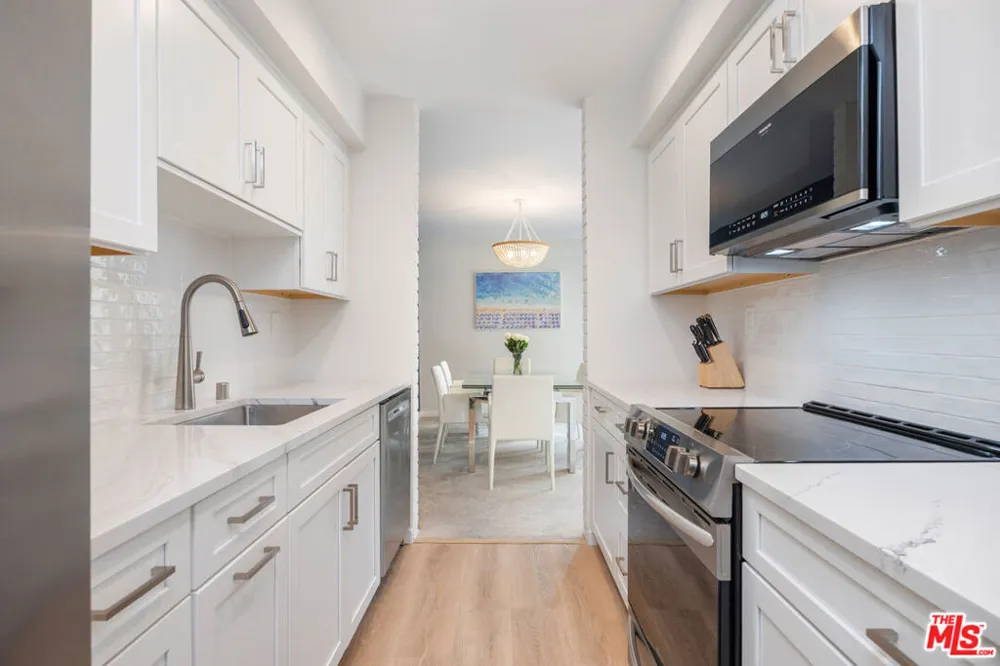 809 S Bundy Drive #205 Los Angeles, CA 90049
