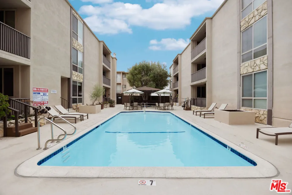 809 S Bundy Drive #205 Los Angeles, CA 90049