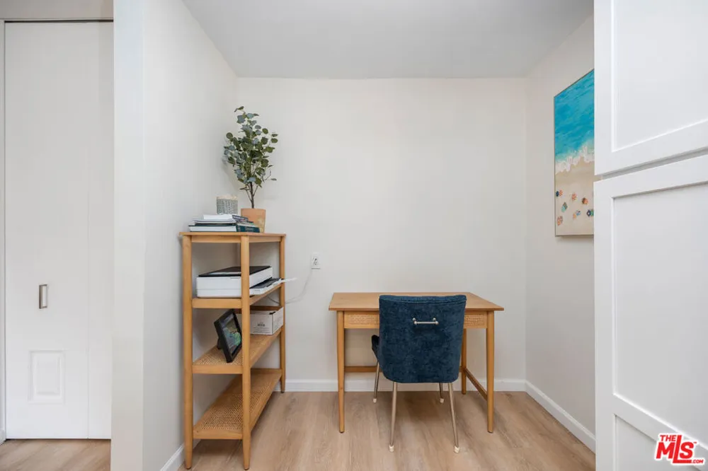 809 S Bundy Drive #205 Los Angeles, CA 90049