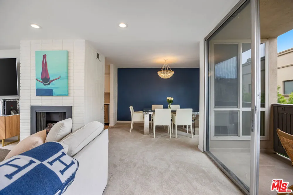 809 S Bundy Drive #205 Los Angeles, CA 90049