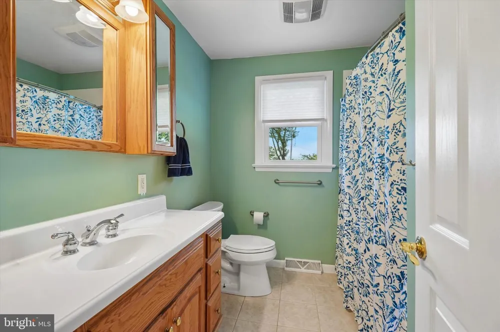 2176 MEADOWVIEW DRIVE Jamison, PA 18929