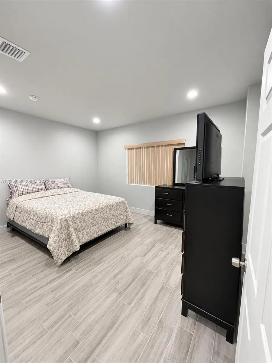 4420 NW 30th Ave Miami, FL 33142