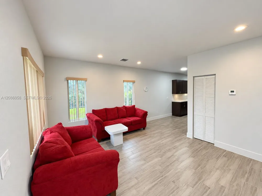 4420 NW 30th Ave Miami, FL 33142