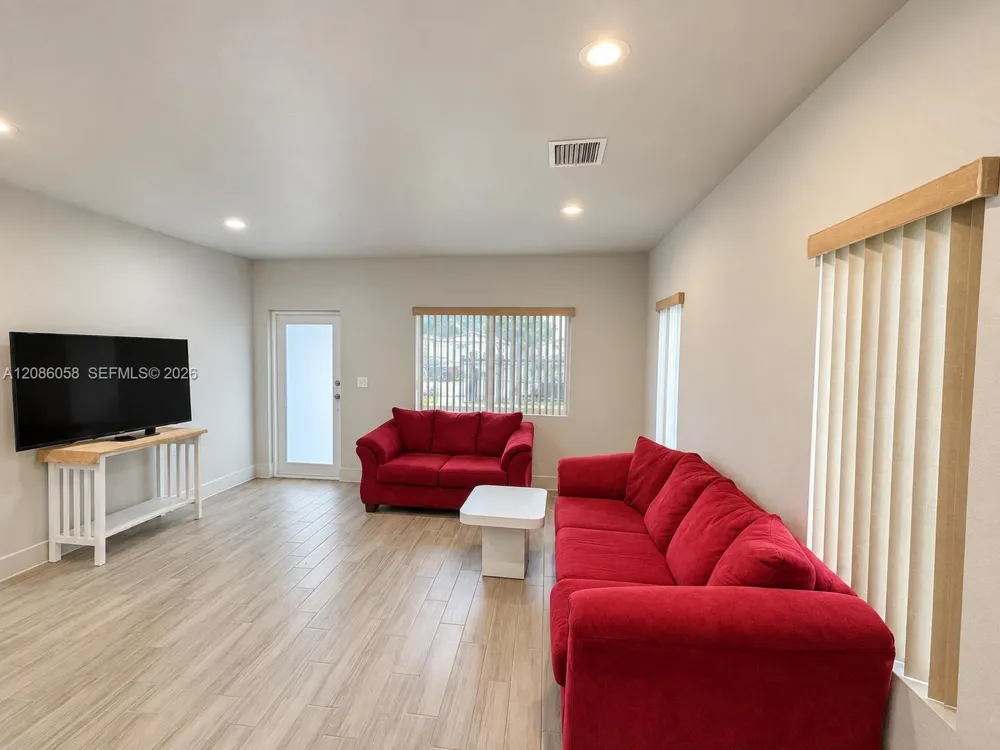4420 NW 30th Ave Miami, FL 33142