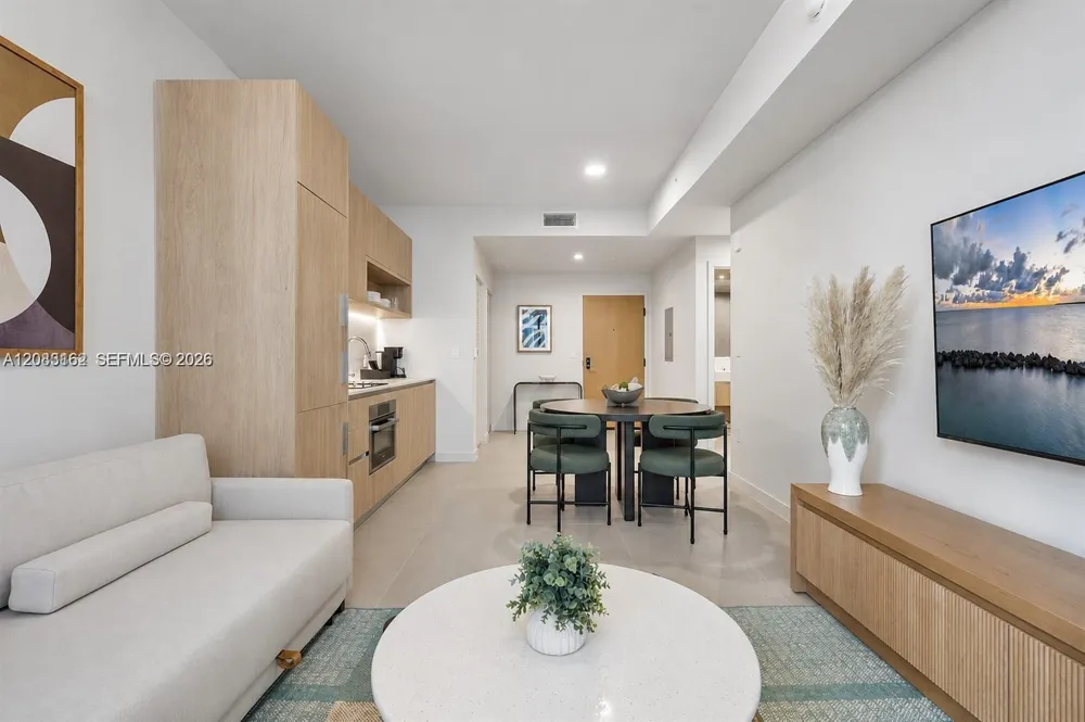11 NE 6th St #1712 Miami, FL 33132