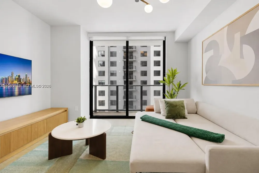 11 NE 6th St #1712 Miami, FL 33132