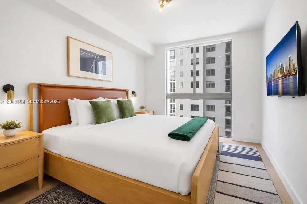 11 NE 6th St #1712 Miami, FL 33132