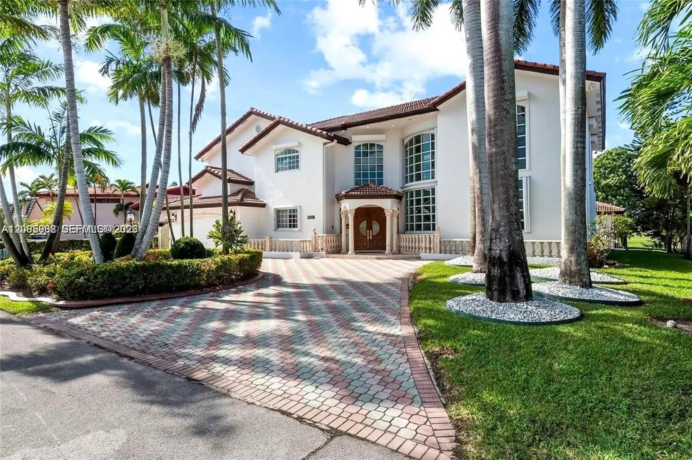 19420 W Saint Andrews Dr Hialeah, FL 33015