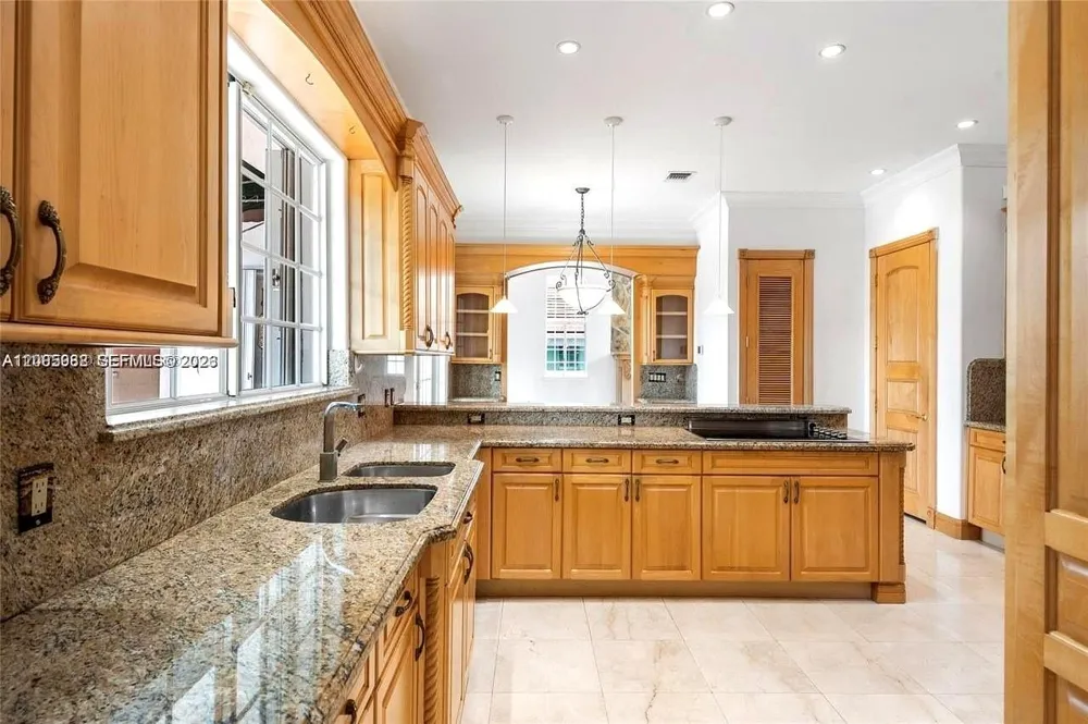 19420 W Saint Andrews Dr Hialeah, FL 33015