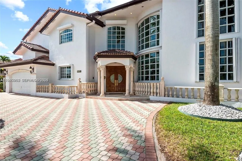 19420 W Saint Andrews Dr Hialeah, FL 33015