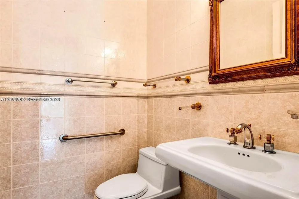 19420 W Saint Andrews Dr Hialeah, FL 33015