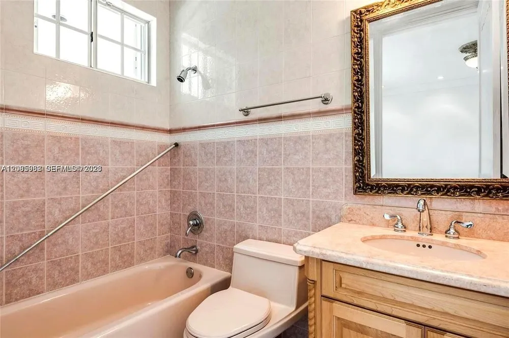 19420 W Saint Andrews Dr Hialeah, FL 33015