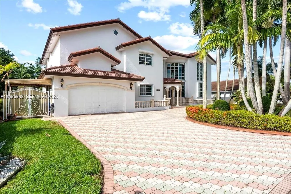 19420 W Saint Andrews Dr Hialeah, FL 33015