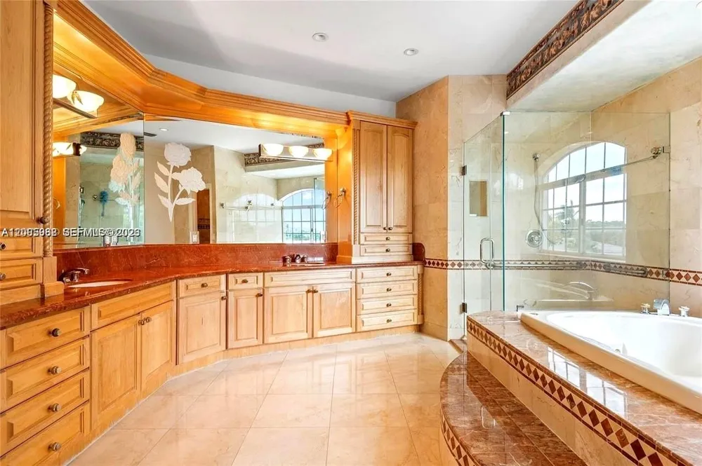 19420 W Saint Andrews Dr Hialeah, FL 33015