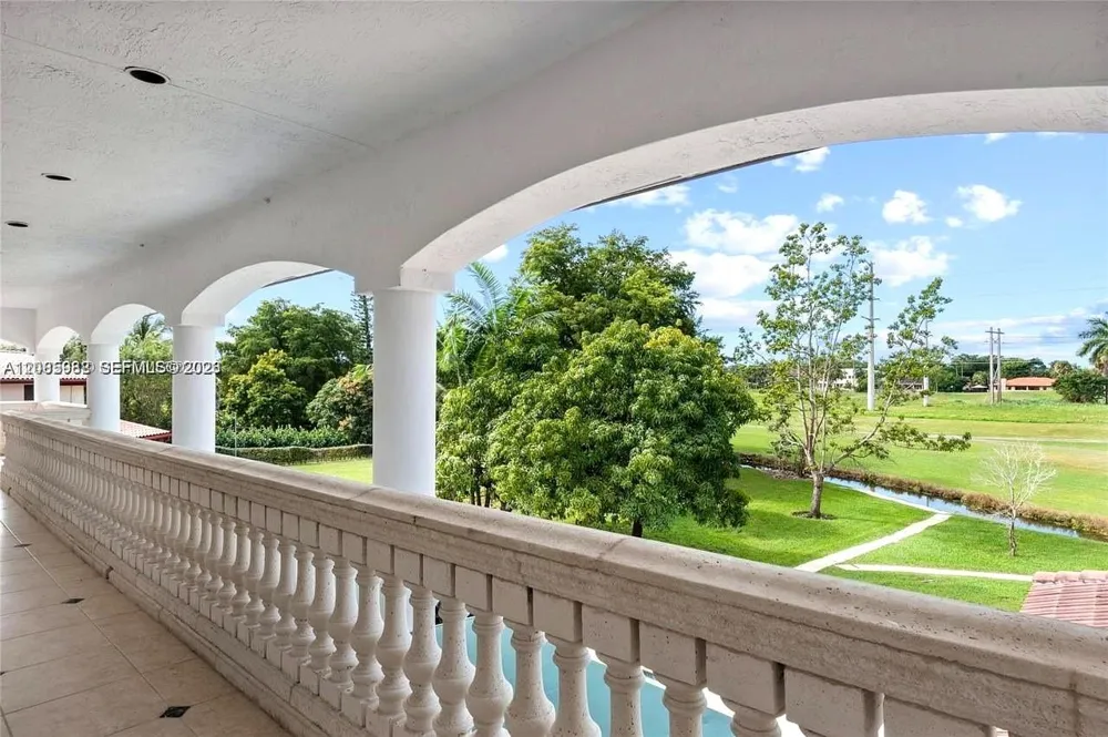 19420 W Saint Andrews Dr Hialeah, FL 33015