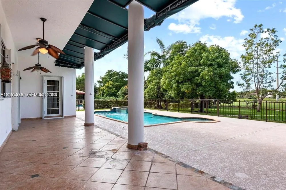 19420 W Saint Andrews Dr Hialeah, FL 33015