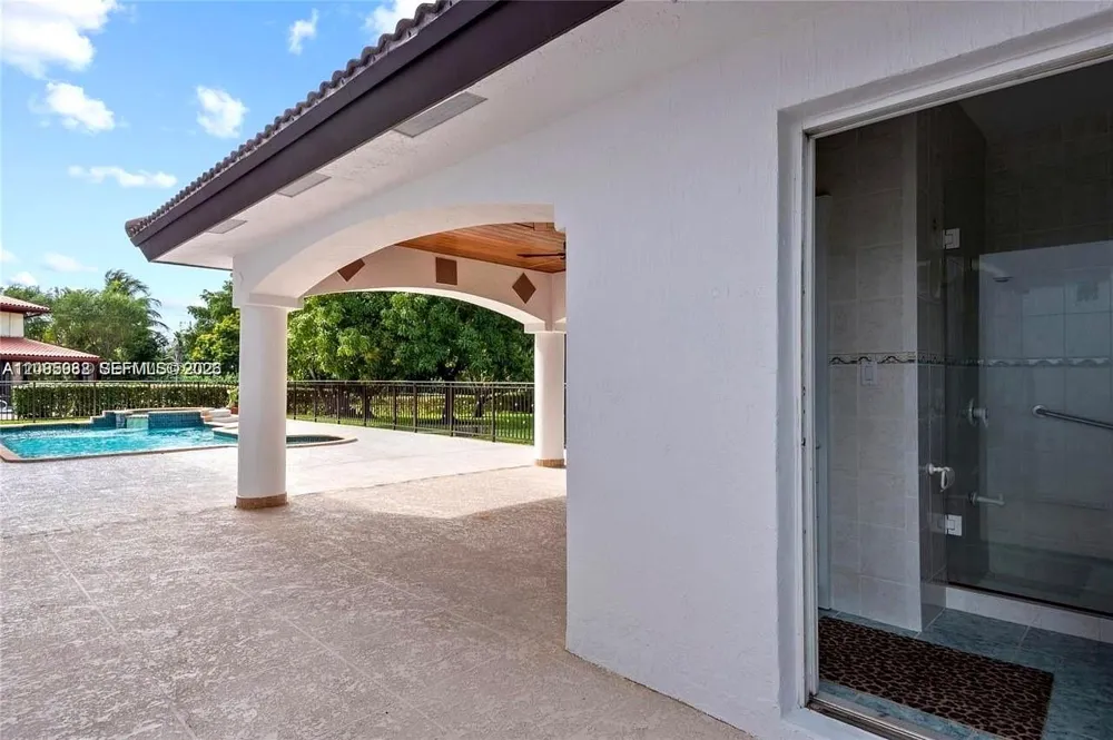 19420 W Saint Andrews Dr Hialeah, FL 33015