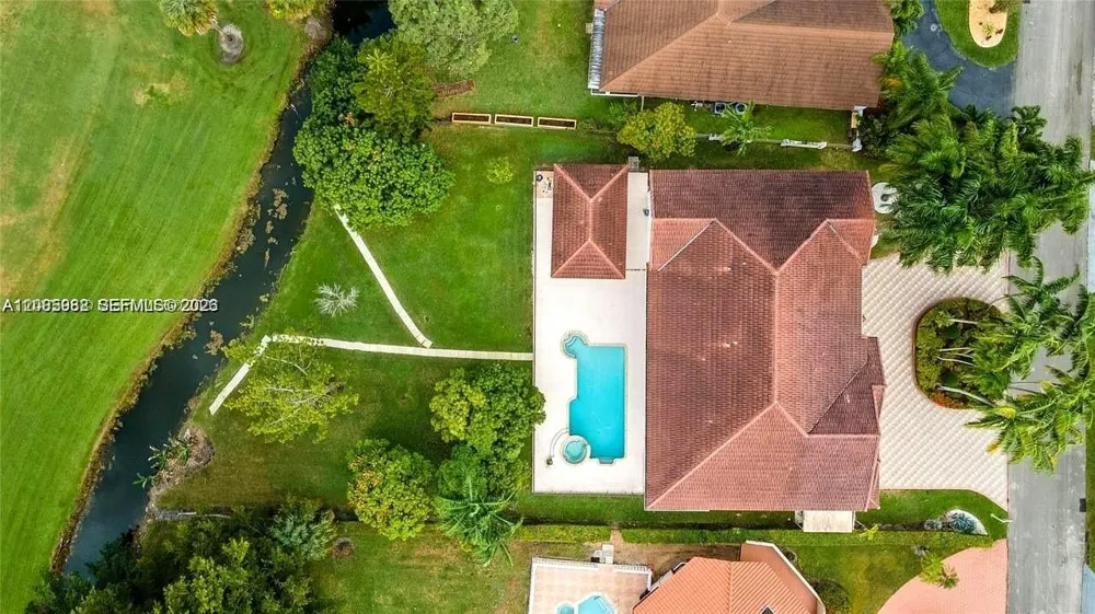 19420 W Saint Andrews Dr Hialeah, FL 33015