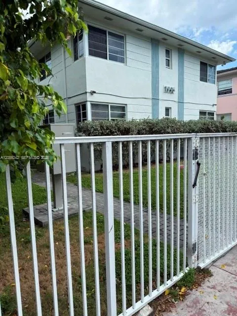 1995 Marseille Dr #8 Miami Beach, FL 33141