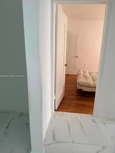 1995 Marseille Dr #8 Miami Beach, FL 33141