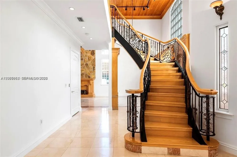 19420 W Saint Andrews Dr Hialeah, FL 33015