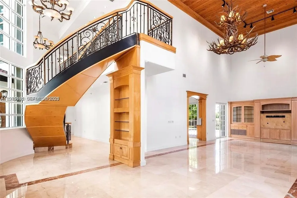 19420 W Saint Andrews Dr Hialeah, FL 33015