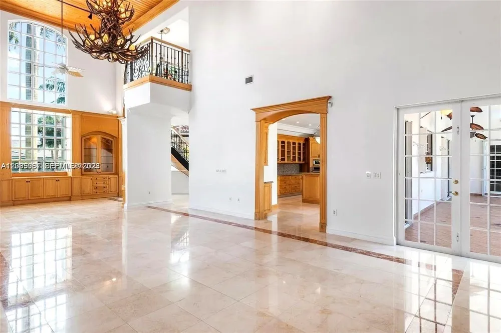 19420 W Saint Andrews Dr Hialeah, FL 33015