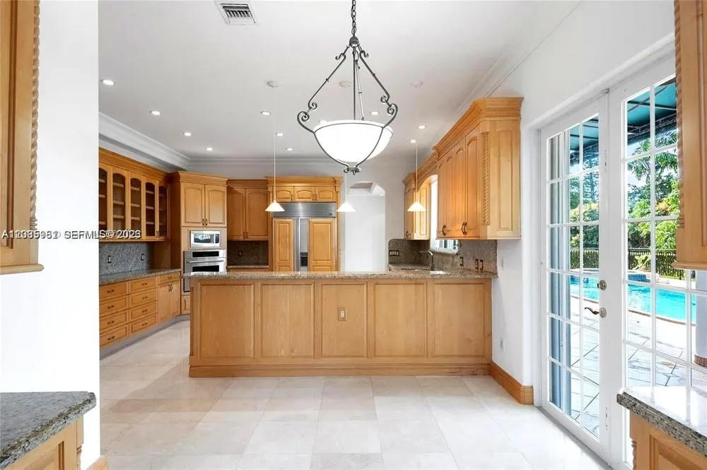 19420 W Saint Andrews Dr Hialeah, FL 33015