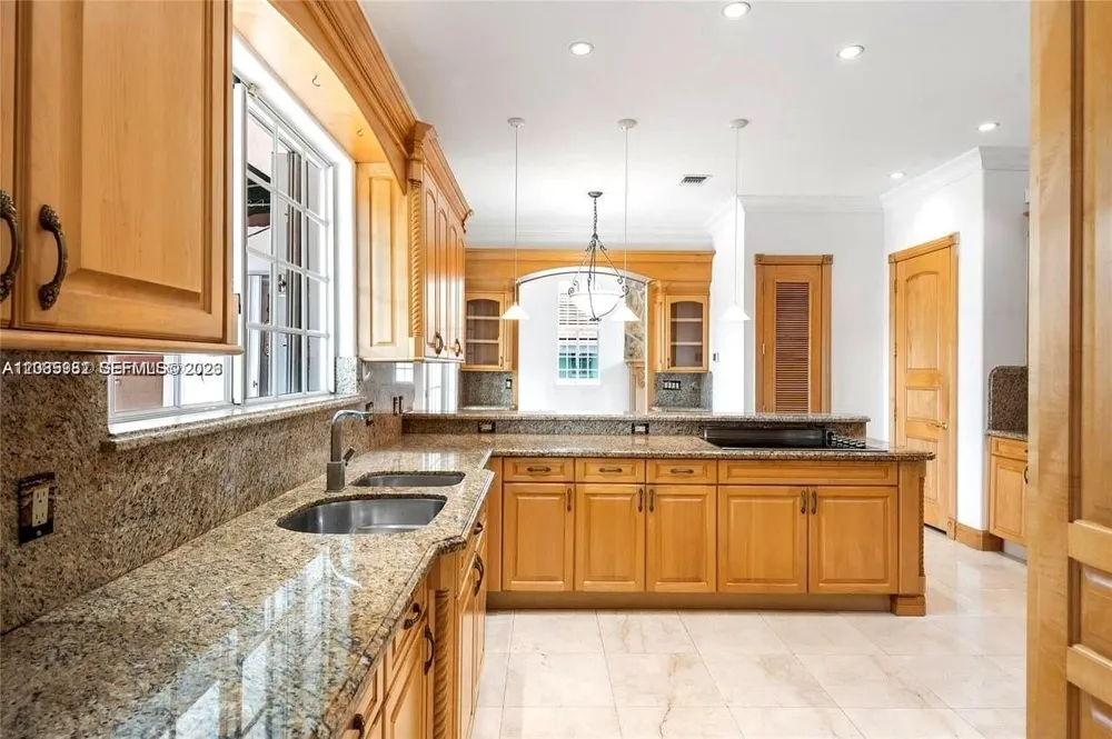 19420 W Saint Andrews Dr Hialeah, FL 33015