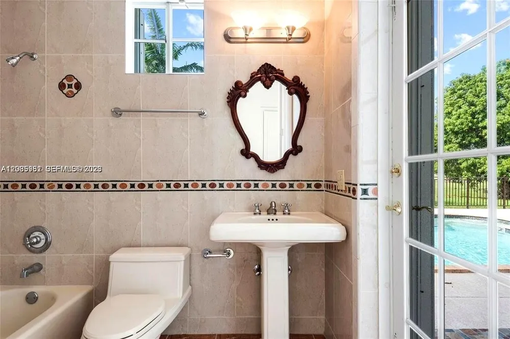 19420 W Saint Andrews Dr Hialeah, FL 33015