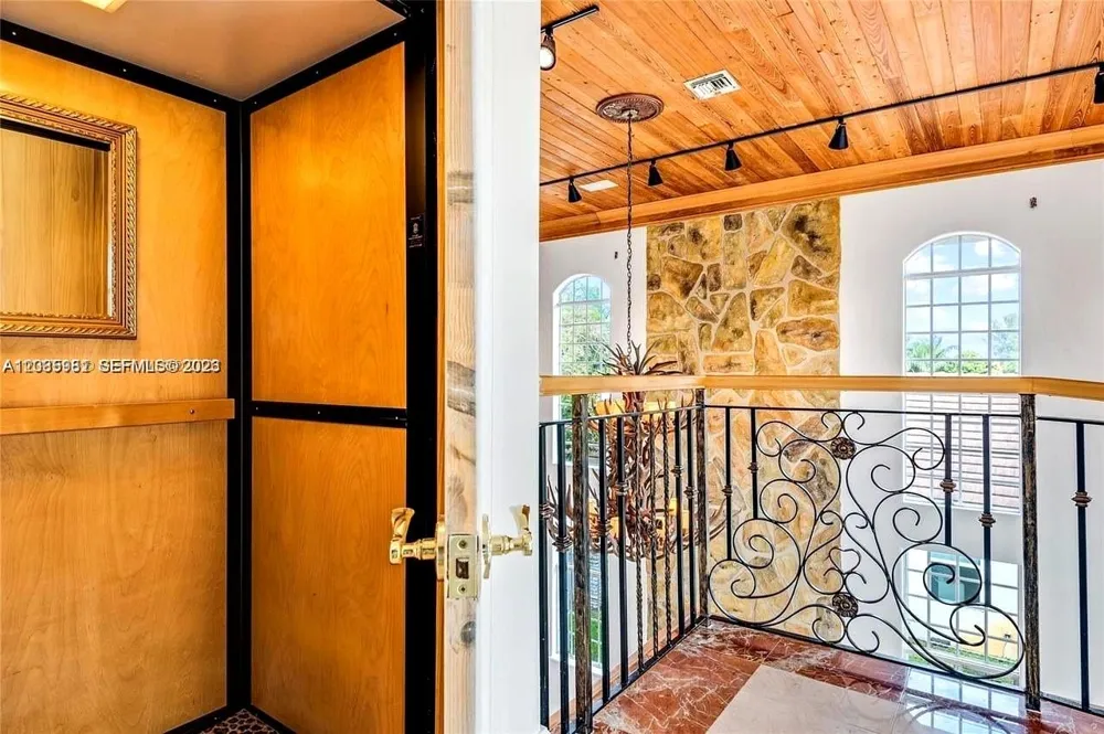 19420 W Saint Andrews Dr Hialeah, FL 33015
