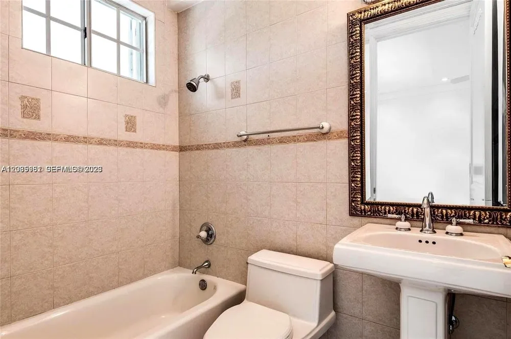 19420 W Saint Andrews Dr Hialeah, FL 33015