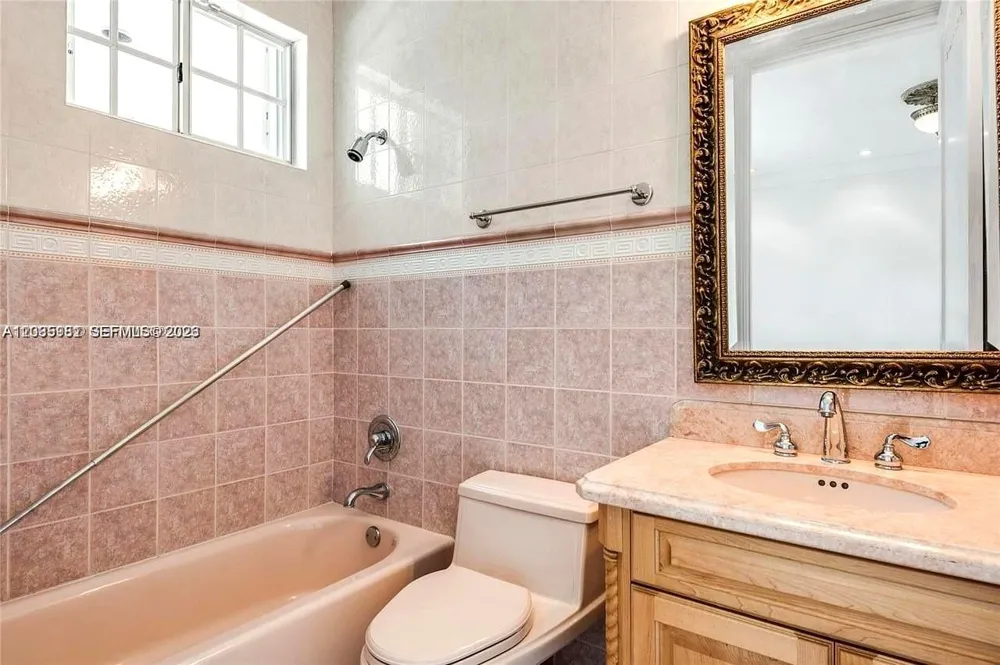 19420 W Saint Andrews Dr Hialeah, FL 33015