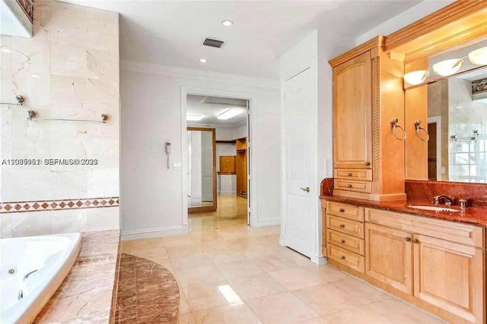 19420 W Saint Andrews Dr Hialeah, FL 33015