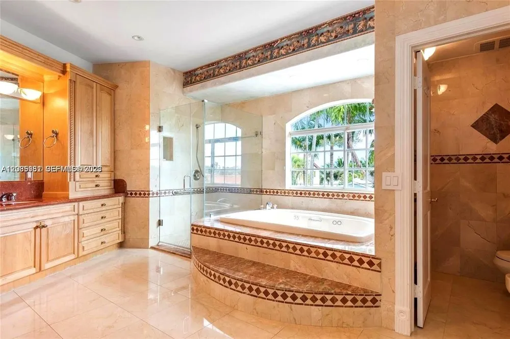 19420 W Saint Andrews Dr Hialeah, FL 33015