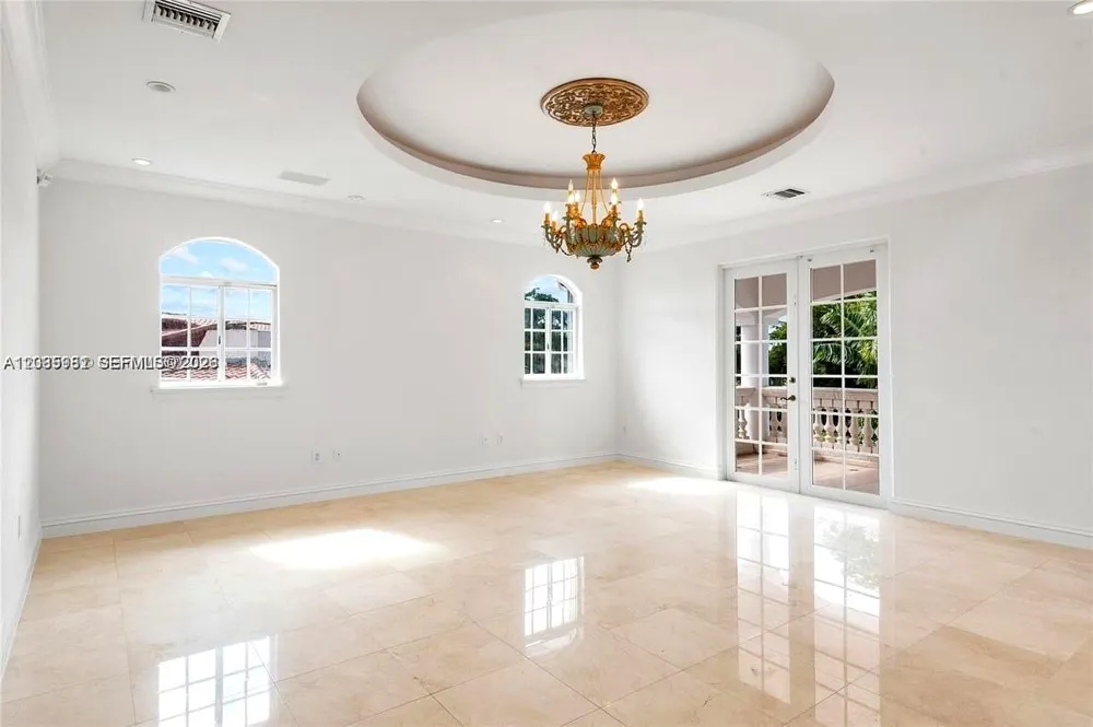 19420 W Saint Andrews Dr Hialeah, FL 33015