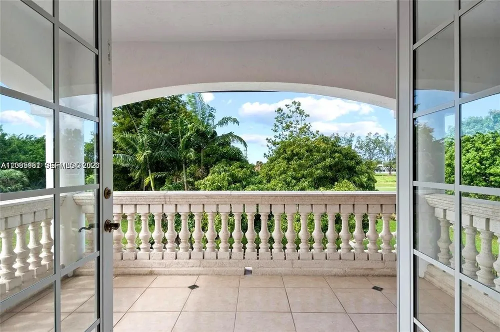 19420 W Saint Andrews Dr Hialeah, FL 33015