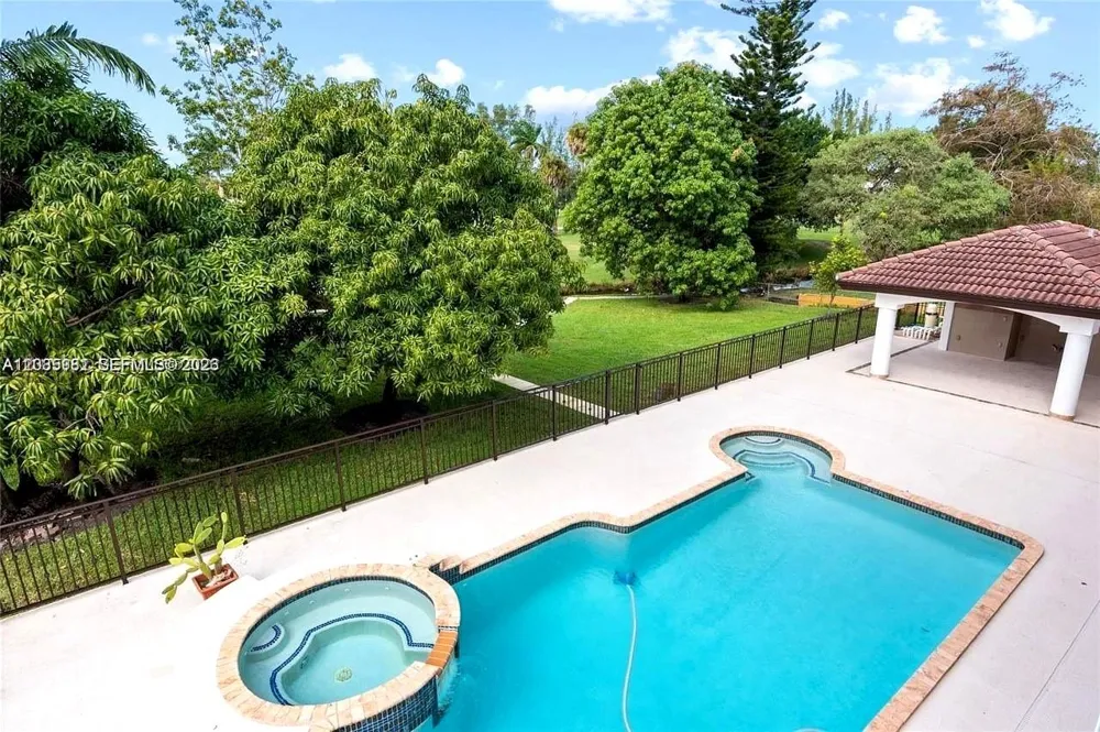 19420 W Saint Andrews Dr Hialeah, FL 33015