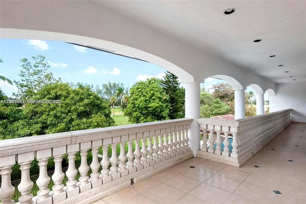 19420 W Saint Andrews Dr Hialeah, FL 33015
