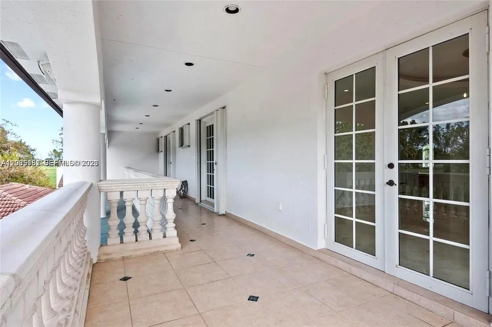19420 W Saint Andrews Dr Hialeah, FL 33015