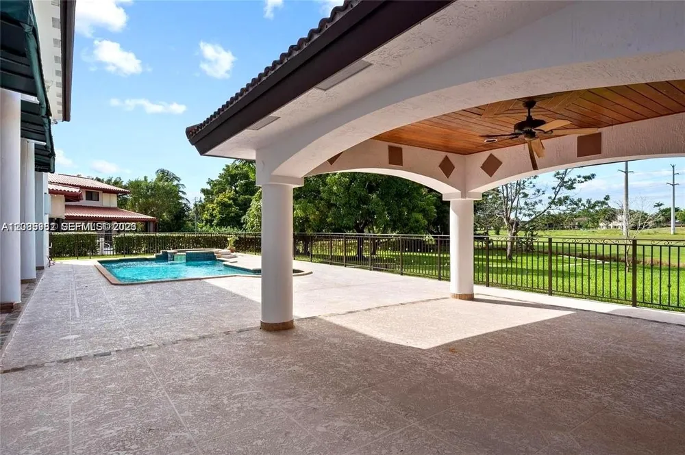 19420 W Saint Andrews Dr Hialeah, FL 33015