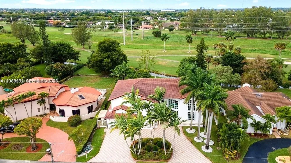 19420 W Saint Andrews Dr Hialeah, FL 33015