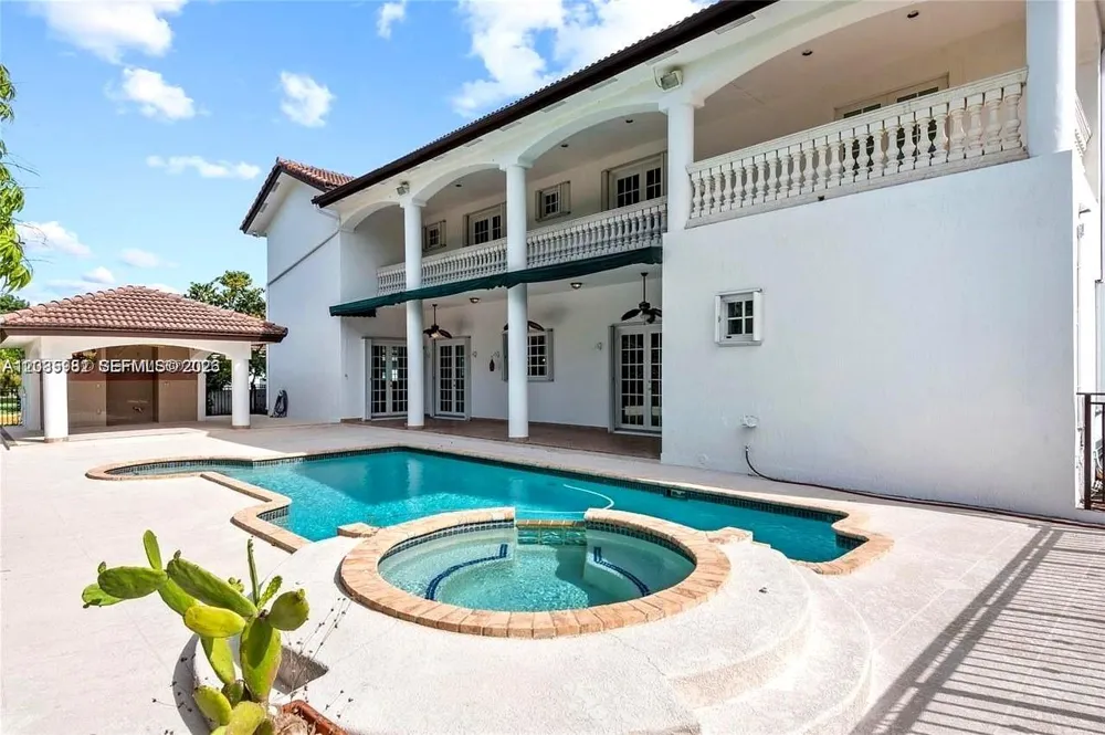 19420 W Saint Andrews Dr Hialeah, FL 33015